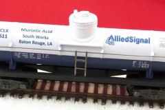 Allied Signal Single dome tank car, uses TCP-005 White and TCP-087 BAR Blue